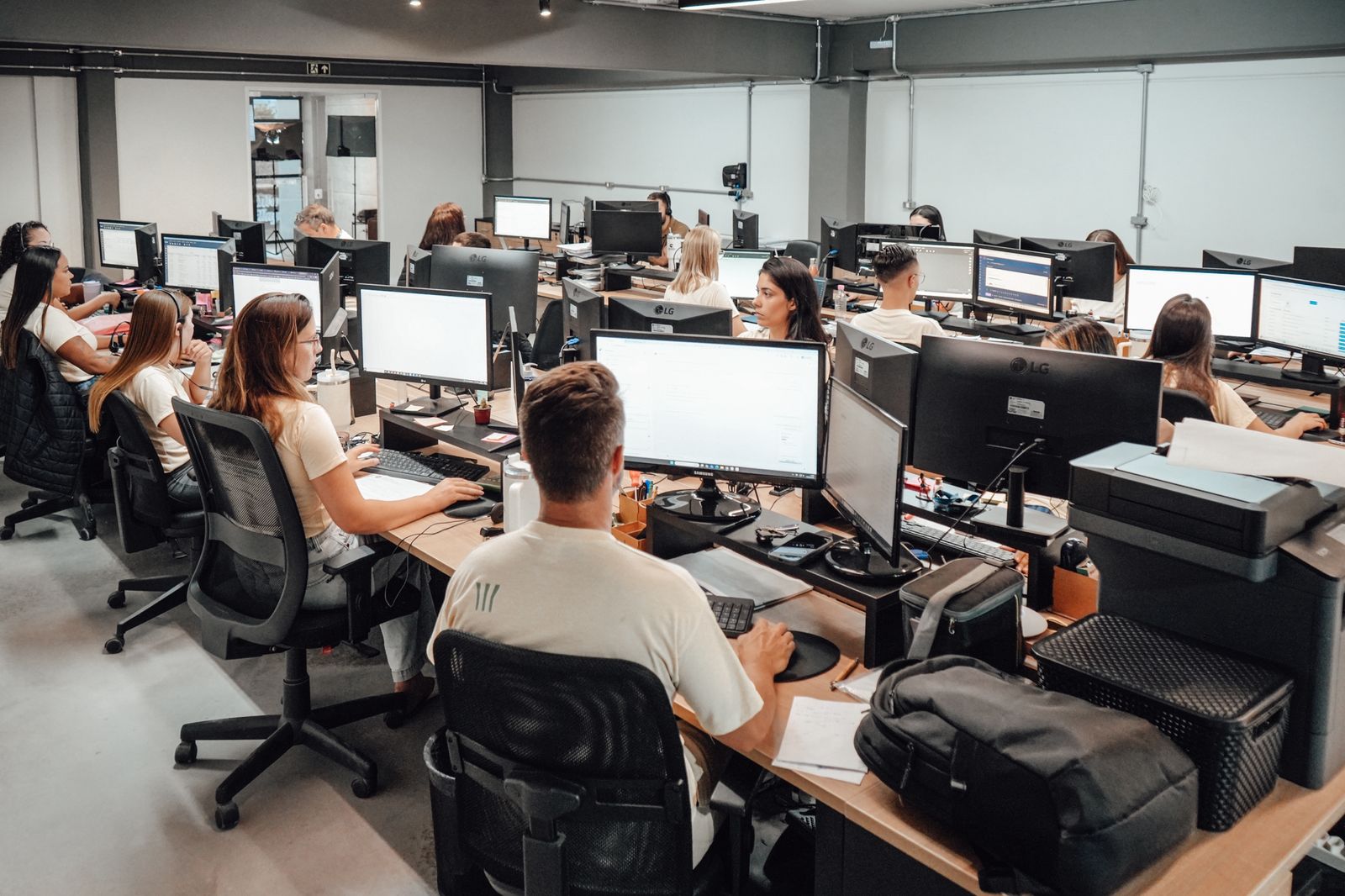 Equipe Cecopel no escritório